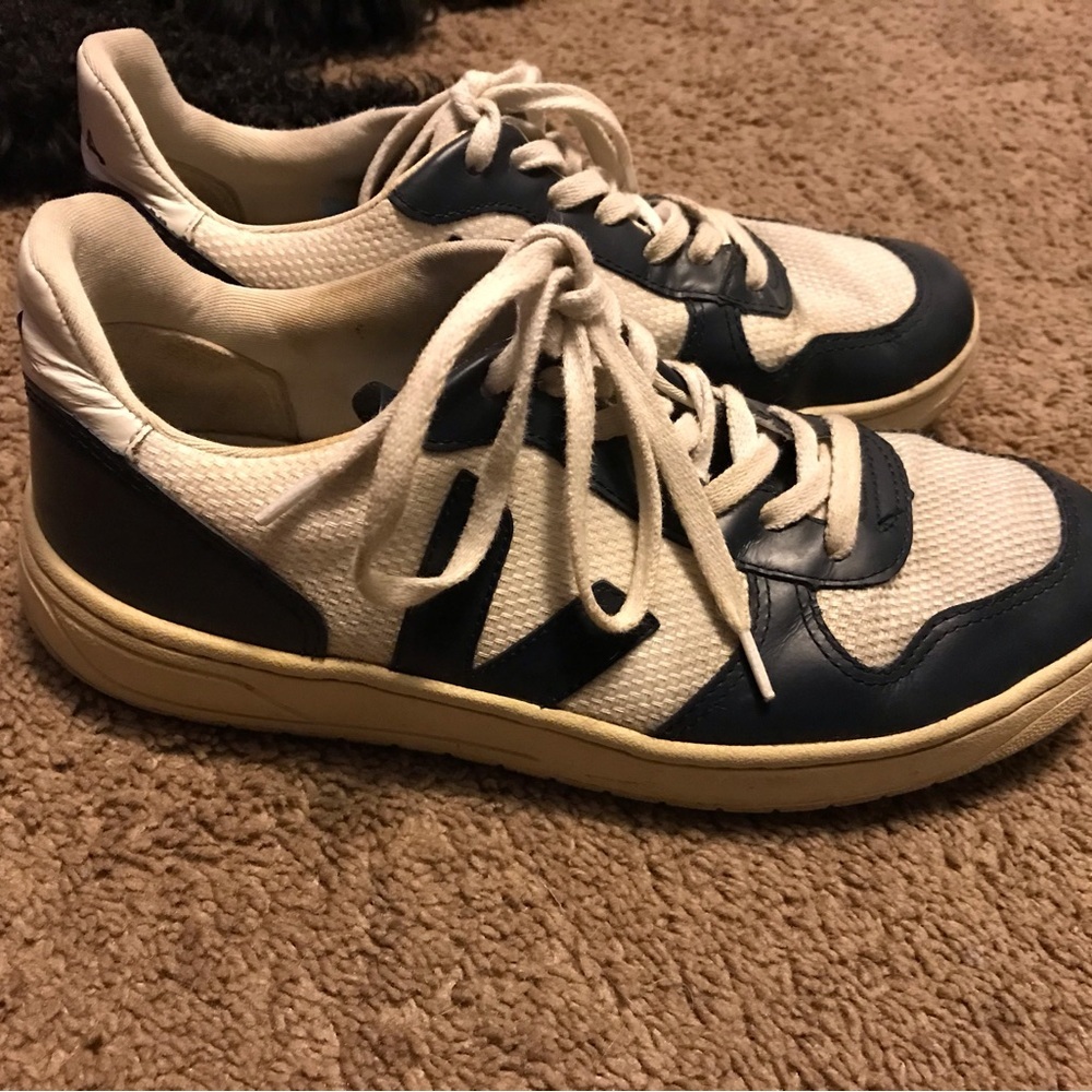 VEJA Sneakers Size 9